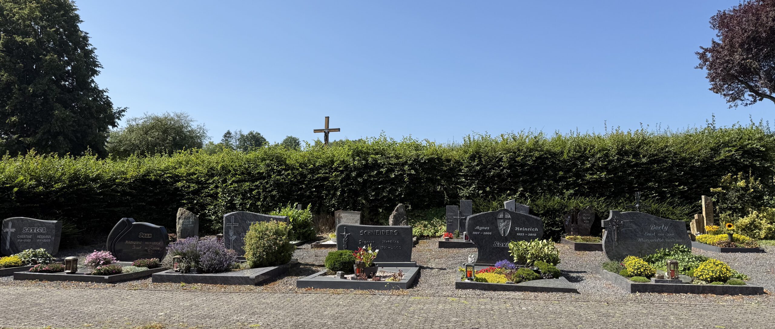 Arbeitseinsatz am Friedhof Utzerath/Schönbach